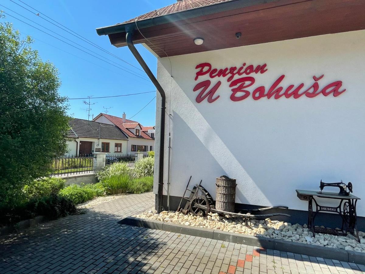Penzion U Bohuša Lednice Exterior foto