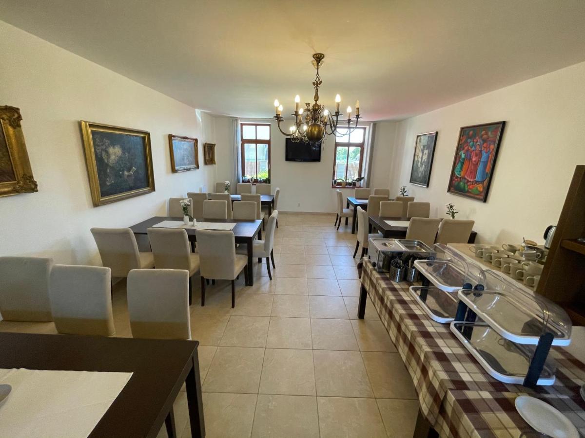 Penzion U Bohuša Lednice Exterior foto