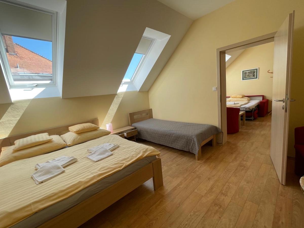 Penzion U Bohuša Lednice Exterior foto