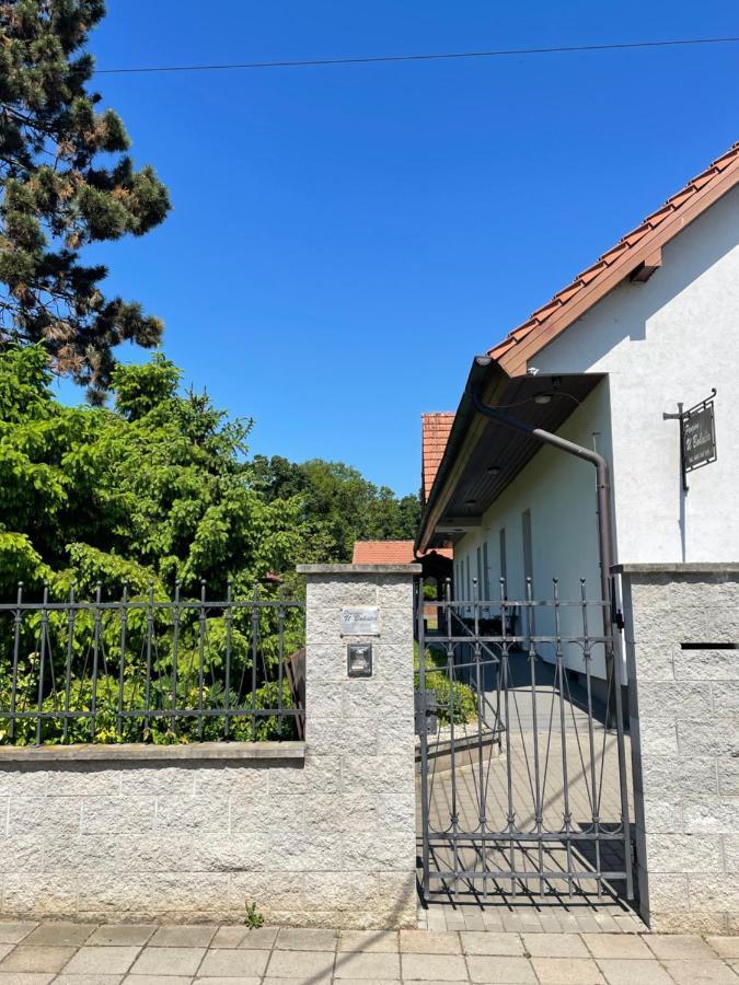 Penzion U Bohuša Lednice Exterior foto